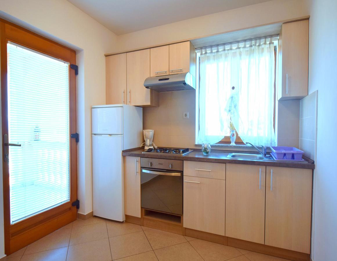 Apartments Ivanka Malinska Exterior photo